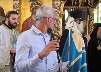 Η απάντηση του δασκάλου στην επίθεση του μητροπολίτη Δωδώνης για το πουκάμισο – «Δεν είχα πρόθεση να προκαλέσω»
