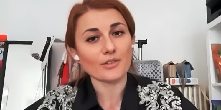 Alldaynews.gr Έχουμε ξεφύγει: Εκπαιδευτικός έκανε μήνυση σε ντελιβερά για λεκτική και σεξιστική επίθεση – «Με έφτυσε μπροστά στην κόρη μου»