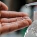 Alldaynews.gr Η ΕΕ εξετάζει την απαγόρευση της αιθανόλης στα απολυμαντικά χεριών: Φόβος για καρκίνο και επιπλοκές στην εγκυμοσύνη