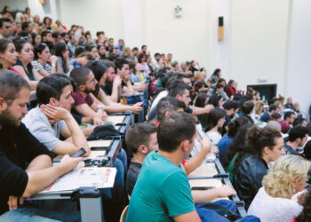 Έξαλλος καθηγητής σε φοιτητές: Δεν ξέρετε ούτε τα βασικά – Δεν ξεχωρίζετε το κιλό από τον τόνο