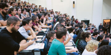 Έξαλλος καθηγητής σε φοιτητές: Δεν ξέρετε ούτε τα βασικά – Δεν ξεχωρίζετε το κιλό από τον τόνο