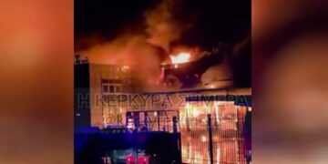 Alldaynews.gr Φωτιά σε επιχείρηση: Μήνυμα του στους κατοίκους για τον πυκνό καπνό – «Κλείστε πόρτες και παράθυρα» (video)