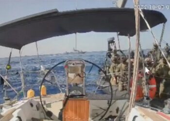 Τι συμβαίνει με τους 27 Έλληνες του στολίσκου για τη Γάζα που κρατούνται στο Ισραήλ – Ανακοίνωση εξέδωσε το ΥΠΕΞ