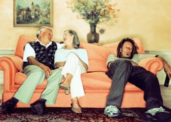 Γιατί όλο και περισσότεροι νέοι επιστρέφουν στο παιδικό τους δωμάτιο για να ζήσουν με τους γονείς τους – Τι συμβαίνει στην Αμερική;