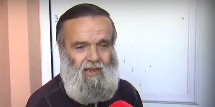 Alldaynews.gr Ολοκληρώθηκε η τραγωδία: «Έφυγε» ο αγαπημένος ιερέας – Είχε χάσει τις 2 κόρες του και είδε στη φυλακή ως δολοφόνο τον εγγονό του