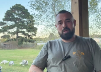 Σκότωσε τον βιαστή της κόρης του και τώρα διεκδικεί τη θέση του σερίφη στην κομητεία του