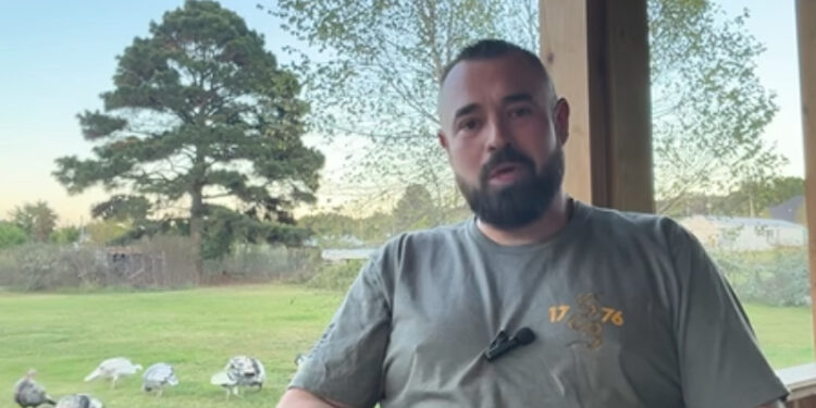 Alldaynews.gr Σκότωσε τον βιαστή της κόρης του και τώρα διεκδικεί τη θέση του σερίφη στην κομητεία του