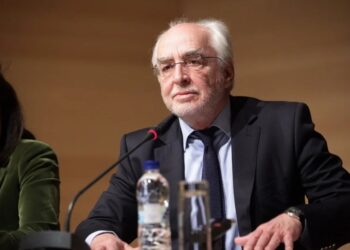 Τρομάζει ο Κώστας Καλλίτσης: «Η χώρα πλέει ανέμελα προς τη νέα τρικυμία»