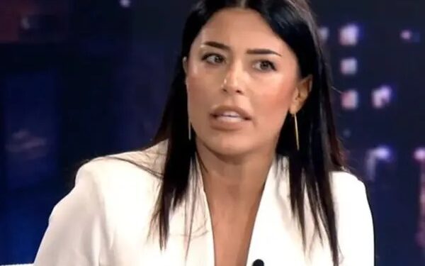 Alldaynews.gr Non stop η Λατινοπούλου: «Τι να πω, ζήτω το ΕΑΜ; Όποιου δεν του αρέσει να πάει στο Πακιστάν»