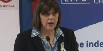 Λάουρα Κοβέσι: Η τελωνειακή απάτη «Καλυψώ» στον Πειραιά είναι η μεγαλύτερη όλων των εποχών – Τι είπε για Τέμπη και ΟΠΕΚΕΠΕ