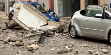 Alldaynews.gr «Παραλίγο δεν σκοτώθηκα – Τι ήταν αυτό Χριστέ μου» – Ανατριχιαστικό βίντεο από την πτώση μπαλκονιού (video)