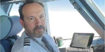 Alldaynews.gr Ο Κώστας Μακεδόνας είναι πιλότος σε πασίγνωστη αεροπορική εταιρία: «Πετάω από το Ντουμπάι έως και τη Βαρκελώνη»