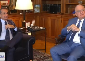 Μητσοτάκης σε Τασούλα: «Το μνημείο του Αγνώστου Στρατιώτη έχει συμβολικό βάρος, πρέπει να διαφυλάξουμε τον χαρακτήρα του»