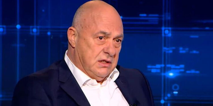 Alldaynews.gr Αχιλλέας Μπέος: «Έχω πάει με μαύρη σε μικρή ηλικία, πώς είμαι ρατσιστής, λένε αηδίες»