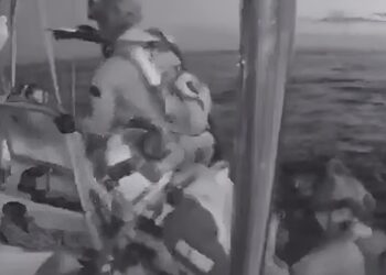 Γάζα: Ρεσάλτο των ισραηλινών δυνάμεων σε 3 ελληνικά σκάφη – «Αν βλέπετε αυτά τα βίντεο, μας έχουν απαγάγει»