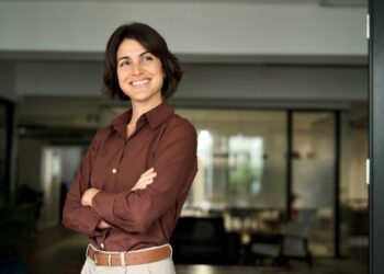 Back to Office. Τα must have γυναικεία ρούχα του Φθινοπώρου για τα chic and elegant office looks της νέας σεζόν!