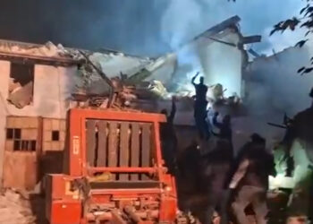 Τραγωδία: Νεκροί και τραυματίες μετά από έκρηξη που προκάλεσε 60χρονη κατά τη διάρκεια έξωσης (video)