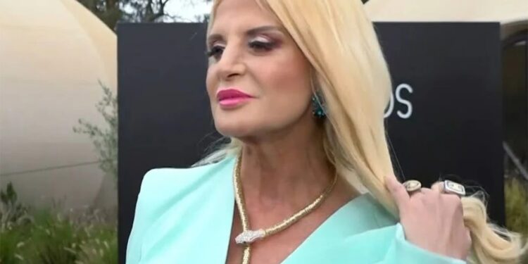 Alldaynews.gr Μαρίνα Σταυράκη: Με θαυμάζουν ως καθηγήτρια, οι μαθητές μου με λατρεύουν