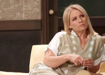 Ξέσπασε η Μαριάννα Τουμασάτου: «Σιγά σιγά θα αρχίσουμε να ακούμε εμβατήρια μέχρι να δούμε και τα τανκς»