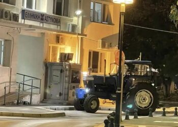 Ο Κώστας Δόξας έκανε μήνυση στην πρώην σύζυγό του επειδή δεν φόρεσε κράνος στην 8χρονη κόρη τους (video)