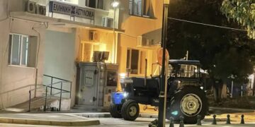 Alldaynews.gr Ο Κώστας Δόξας έκανε μήνυση στην πρώην σύζυγό του επειδή δεν φόρεσε κράνος στην 8χρονη κόρη τους