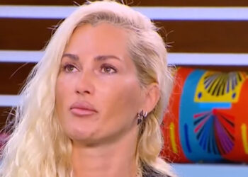 Βικτώρια Καρύδα: «Ραγίζει» καρδιές για τον θάνατο του συζύγου της – «Δακρύζουν τα μάτια του γιου μου – Σαν να ήταν χθες. Δεν το έχω ξεπεράσει ακόμα»