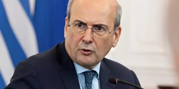 Κωστής Χατζηδάκης: Το μνημείο του Αγνώστου Στρατιώτη δεν είναι χώρος διαμαρτυρίας