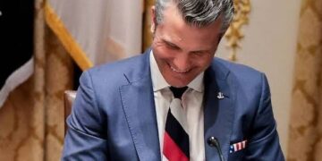 Alldaynews.gr «Η μάνα σου την αγόρασε» – Νέα προσβολή από εκπρόσωπο υπουργείου Άμυνας κατά δημοσιογράφου