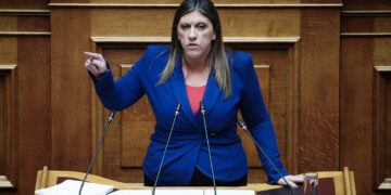 Alldaynews.gr Απίστευτες σκηνές στη Βουλή: Η Κωνσταντοπούλου σήκωσε κινητό για να βγάλει την Μπακογιάννη – «Είσαι υστερική»