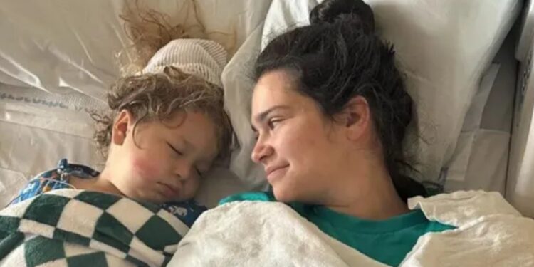 Διπλή δοκιμασία για οικογένεια: Μητέρα και γιος 4 ετών διαγνώστηκαν με καρκίνο την ίδια μέρα – Η ανθρώπινη ιστορία