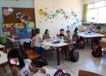 Δασκάλα στο Λουτράκι κατήγγειλε 6χρονο μαθητή ότι τη θώπευσε επειδή την άγγιξε για να της δείξει τη ζωγραφιά του (video)