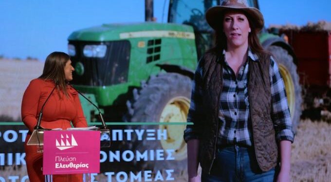 Σόου της Ζώης Κωνσταντοπούλου με τη βοήθεια του ΑΙ: Η πρόεδρος της Πλεύσης Ελευθερίας ως πυροσβέστης, αγρότισσα και αρχαία Ελληνίδα