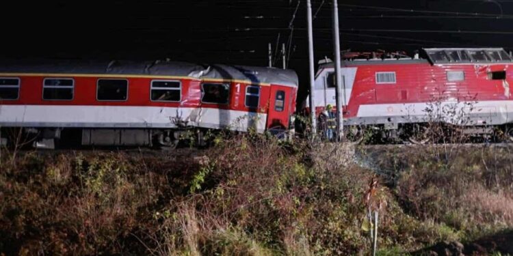 Alldaynews.gr ΝΕΟ: Μετωπική σύγκρουση τρένων (ΦΩΤΟ)