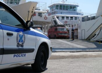 Τρόμος μέσα σε πλοίο: 63χρονος ξυλοκόπησε άγρια τη σύζυγό του