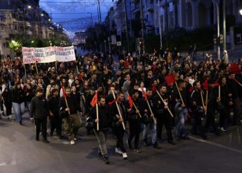 Πόσοι διαδηλωτές συμμετείχαν στην πορεία για την 52η επέτειο της εξέγερσης του Πολυτεχνείου – Συνολικά 13 συλλήψεις