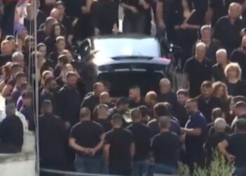 Σπαρακτικές κραυγές και κατάρες στην κηδεία του 39χρονου στα Βορίζια -«Φρούριο» το χωριό με πάνω από 90 αστυνομικούς