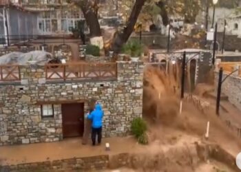 Η κακοκαιρία Adel σάρωσε τη Θάσο: Ποτάμια λάσπης οι δρόμοι, παρασύρθηκαν αυτοκίνητα – Συγκλονιστικές εικόνες