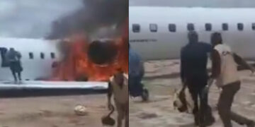 Alldaynews.gr Βίντεο ντοκουμέντο: Στις φλόγες αεροπλάνο – Επιβάτες βγαίνουν από τις εξόδους κινδύνου πανικόβλητοι (video)
