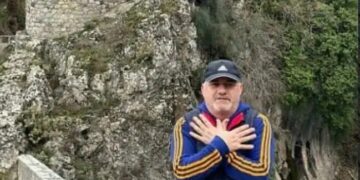 Ανεπιθύμητος στην Ελλάδα Αλβανός δημοσιογράφος – Η προκλητική ανάρτηση για την Κόνιτσα