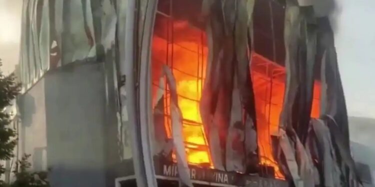 Τραγωδία: 6 νεκροί και 1 τραυματίας από φωτιά σε εργοστάσιο αρωμάτων – Δείτε βίντεο από την πύρινη κόλαση