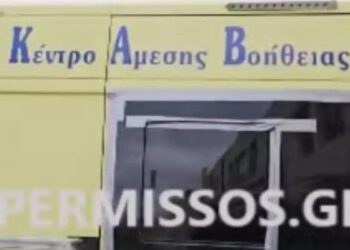 Κάλεσαν για πλάκα ασθενοφόρο και του έσπασαν τα τζάμια – Δείτε βίντεο