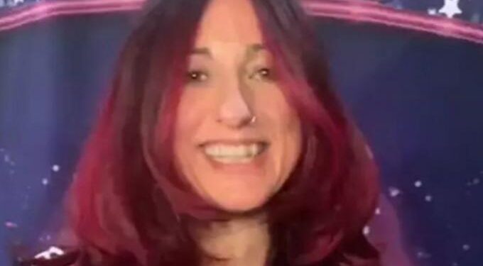 Γυναίκα στο Μπράιτον ισχυρίζεται ότι είναι εξωγήινη, από πλανήτη 400 έτη φωτός μακριά και έχει έρθει… ειρηνικά