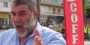 Alldaynews.gr Ο Βασίλης Μπισμπίκης μεταμορφώθηκε σε «καράτε kid» ενόψει της νέας ταινίας «Σπασμένη Φλέβα» στην οποία πρωταγωνιστεί