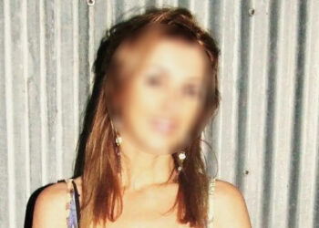 Τραγωδία: Δασκάλα έμεινε παράλυτη – Της έσπασε τον λαιμό επειδή του είπε να χωρίσουν – Συγκινεί ο γιος της