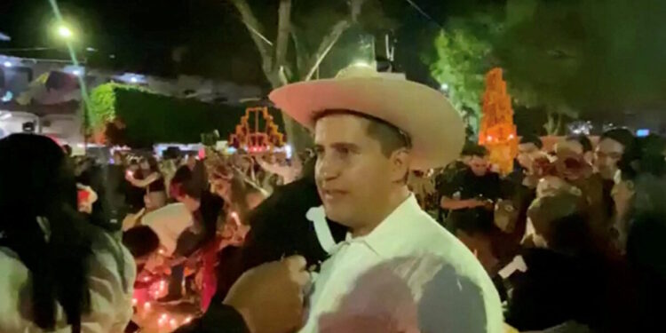 Alldaynews.gr Δήμαρχος δολοφονείται από συμμορία – Βίντεο από τον τόπο του εγκλήματος