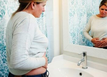 Γιατί παίρνουμε κιλά μετά τα 50: Τι αλλάζει στον οργανισμό μας – Πώς να ξαναξυπνήσεις τον μεταβολισμό σου