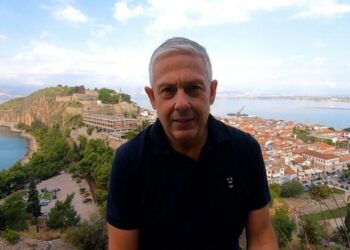 «Έχω όμως κι εγώ το δικαίωμα να τους γράφω στα @@ μου»: Η viral ανάρτηση του Τάσου Δούση που έριξε φαρμακερά βέλη