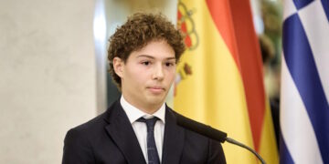 Alldaynews.gr Η Ουγγαρία βράβευσε με το «Χρυσό Μετάλλιο Τιμής» τον 21χρονο Αναστάσιο Γκαρίπη – Είχε σώσει πατέρα και κόρη από πνιγμό