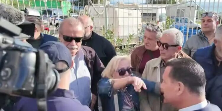 Άδωνις Γεωργιάδης: Επεισοδιακή υποδοχή στο νοσοκομείο – «Δεν ντρέπεσαι, έξω» (video)