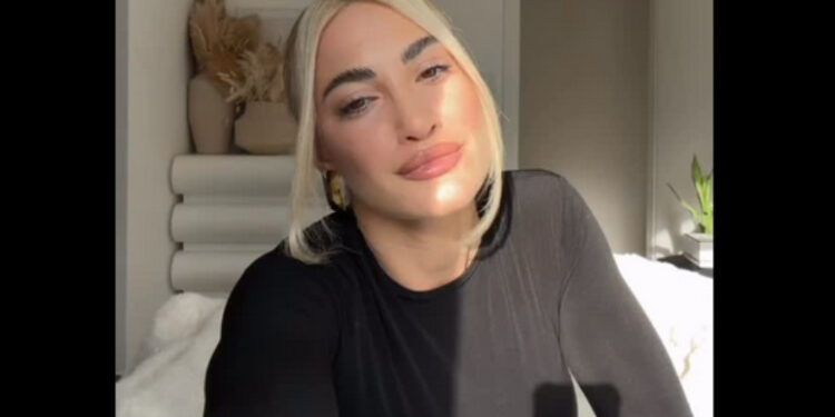 Ιωάννα Τούνη: «Ο κόσμος με αντιμετωπίζει ως μία κοινή πόρνη, βίζιτα, ξεφτιλισμένη – Θα ήθελα να αποκατασταθεί η αλήθεια στη μνήμη της μαμάς μου που έφυγε άδικα από τη θλίψη και τον καημό της»